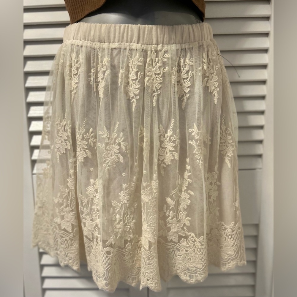 Zara Trafaluc lace overlay skirt Small NWOT